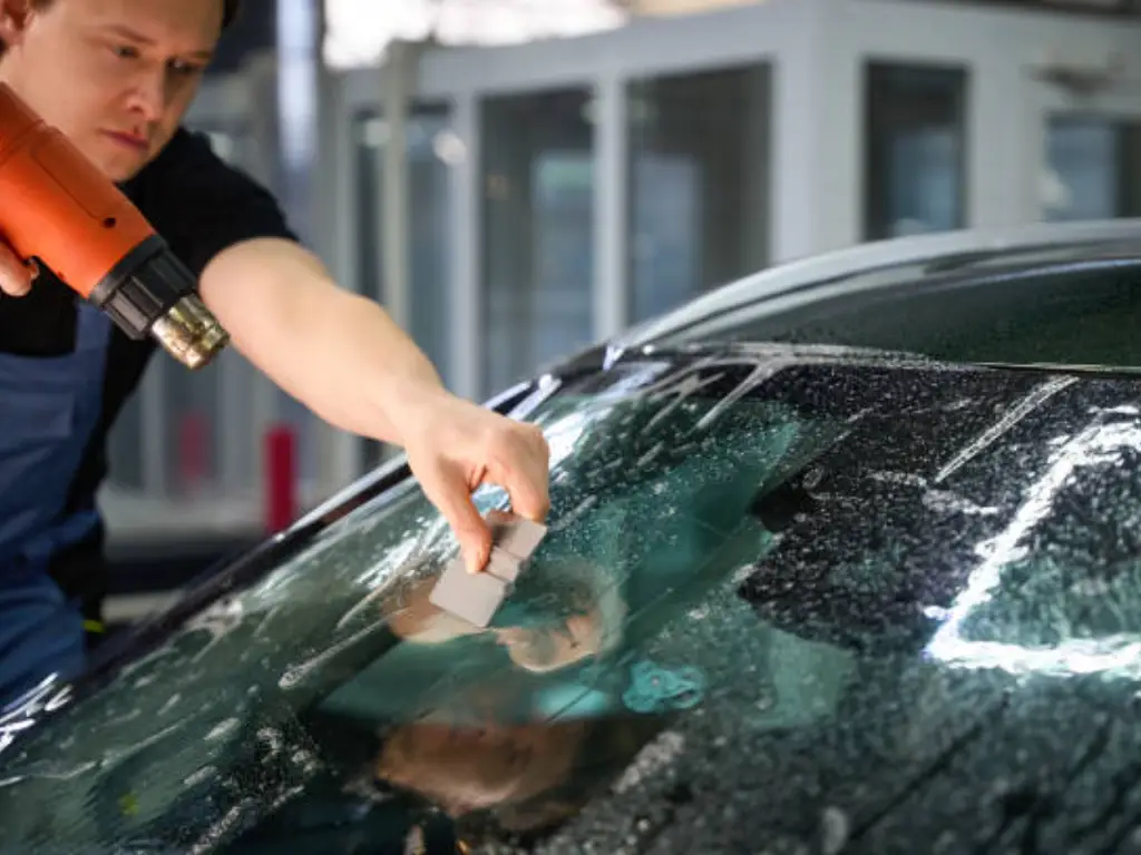 Как снять защитную пленку с автомобиля
