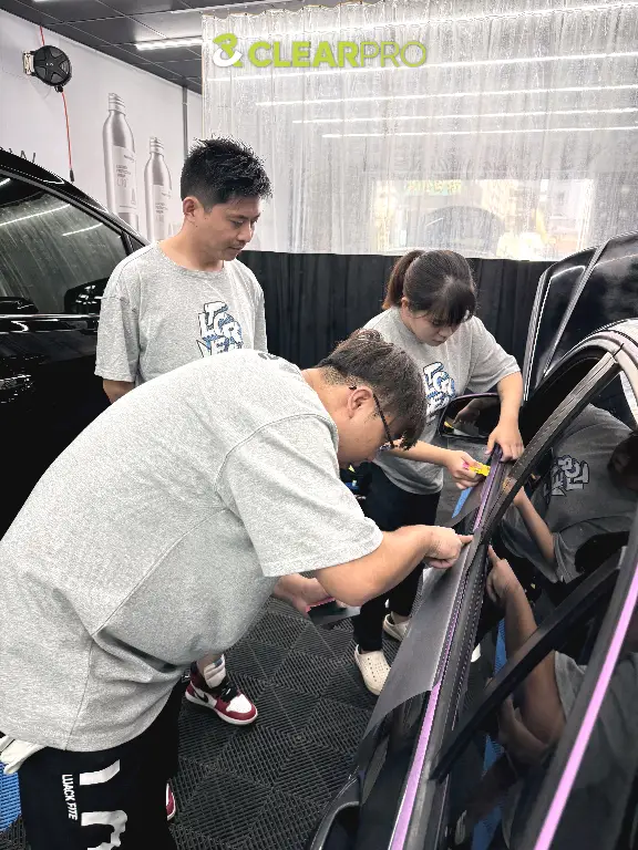 Светоотражающая защитная пленка на автомобиль